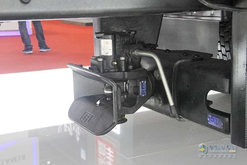 上汽紅巖 杰獅C500 450馬力 8X4 中置軸貨運(yùn)列車