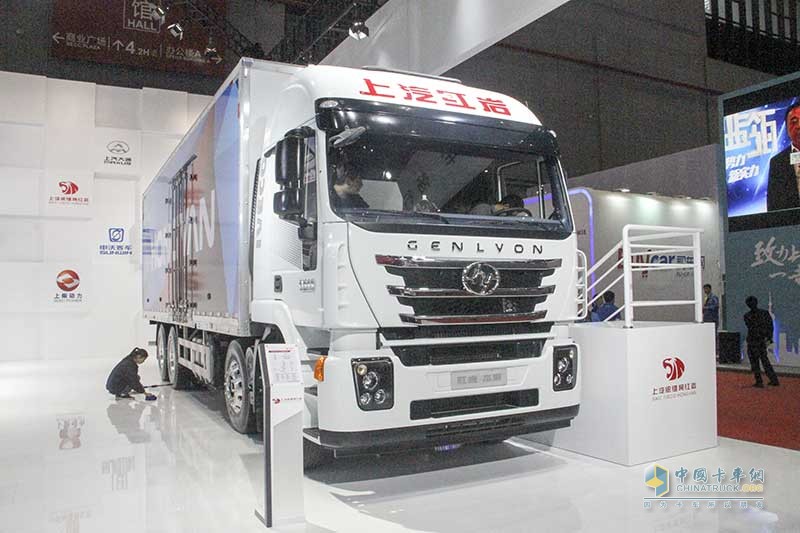 上汽紅巖 杰獅C500 450馬力 8X4 中置軸貨運(yùn)列車