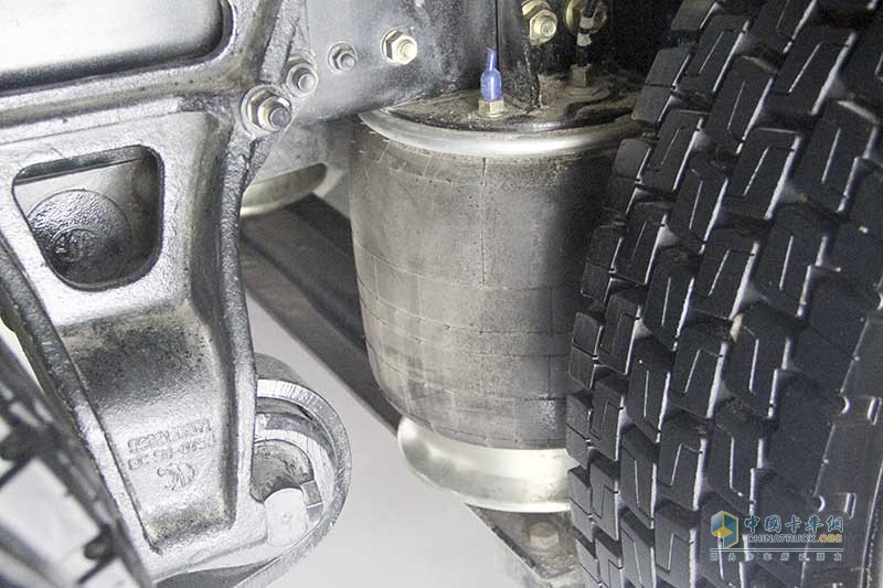 上汽紅巖 杰獅C500 450馬力 8X4 中置軸貨運(yùn)列車