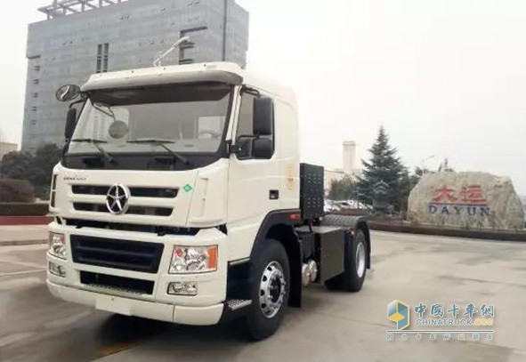 大運4×2純電動牽引車