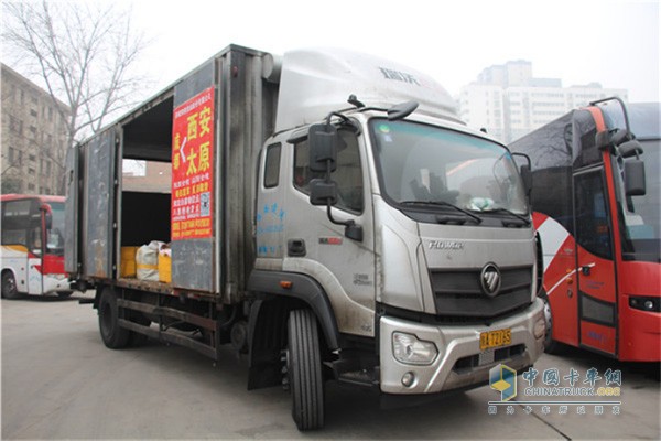 張建雄搭載?？礗SF發(fā)動機(jī)的福田瑞沃卡車