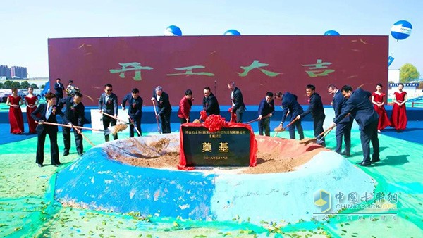 各領(lǐng)導(dǎo)為博世力士樂(西安)電子傳動與控制有限公司II期項目培土奠基