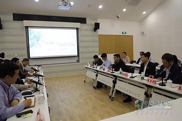 聽取氫能產(chǎn)業(yè)孵化工作匯報