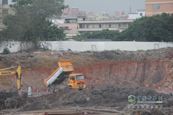 自卸車實(shí)際裝卸比賽項(xiàng)目