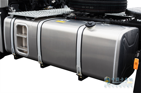 12.7L大排量Powertec發(fā)動(dòng)機(jī)