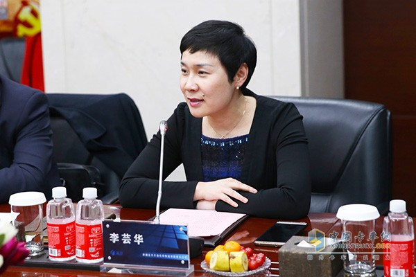 新疆藍(lán)天物流黨委書記、董事長李蕓華