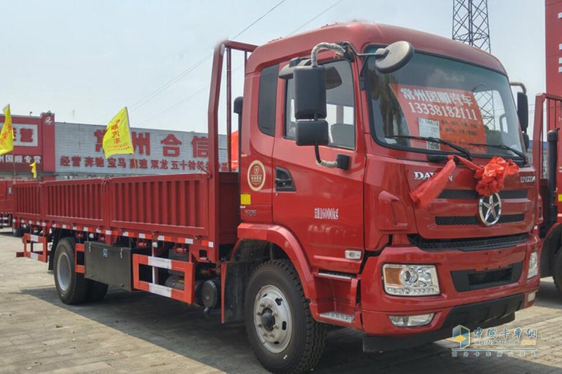 大運(yùn) N6中卡 180馬力 4X2 6.75米欄板載貨車(4.5T前橋)(CGC1160D5BAEA) 