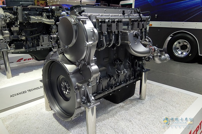 一步到位 上菲紅攜四款國六發(fā)動機(jī)吸睛上海車展