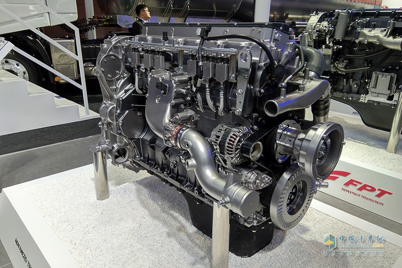 一步到位 上菲紅攜四款國六發(fā)動機(jī)吸睛上海車展