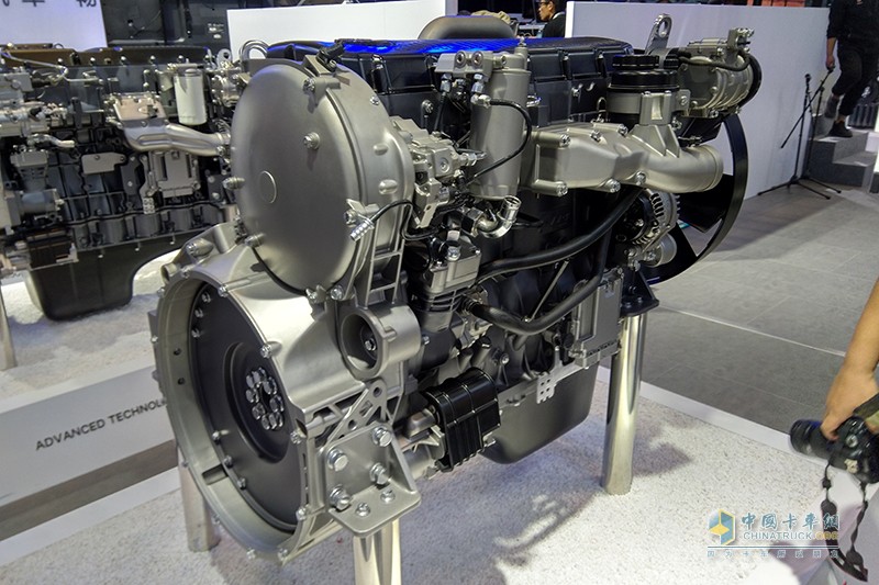 一步到位 上菲紅攜四款國六發(fā)動機(jī)吸睛上海車展