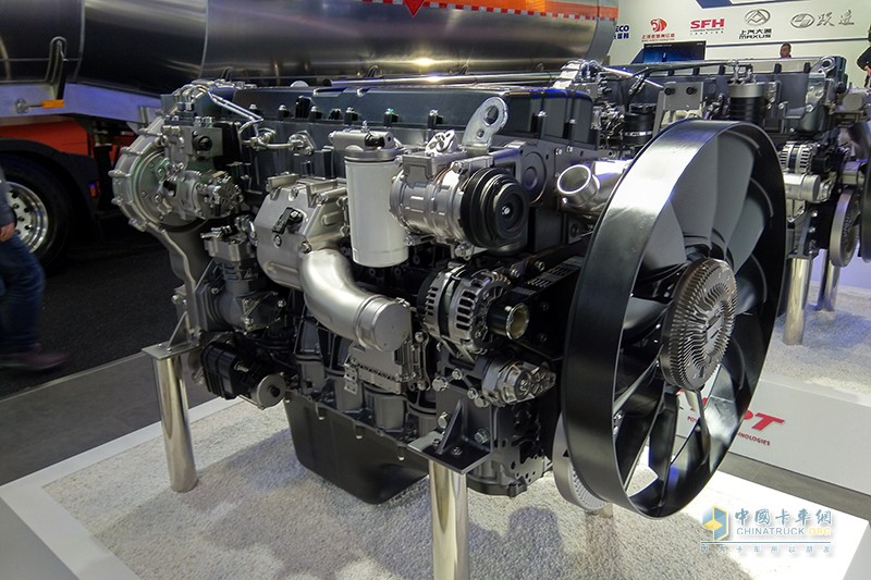 一步到位 上菲紅攜四款國六發(fā)動機(jī)吸睛上海車展