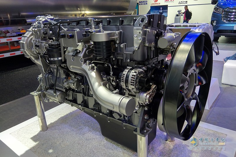 一步到位 上菲紅攜四款國六發(fā)動機(jī)吸睛上海車展