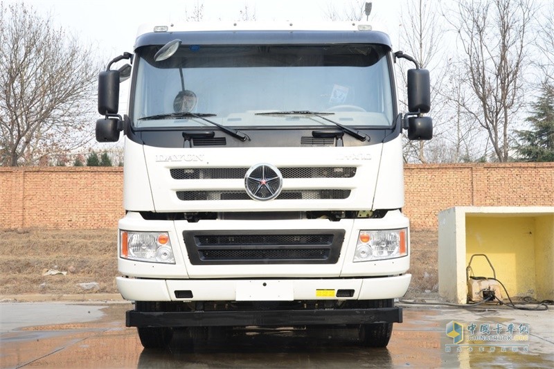 大運(yùn) 新N8E重卡 375馬力 8X4 5.6方混凝土攪拌車