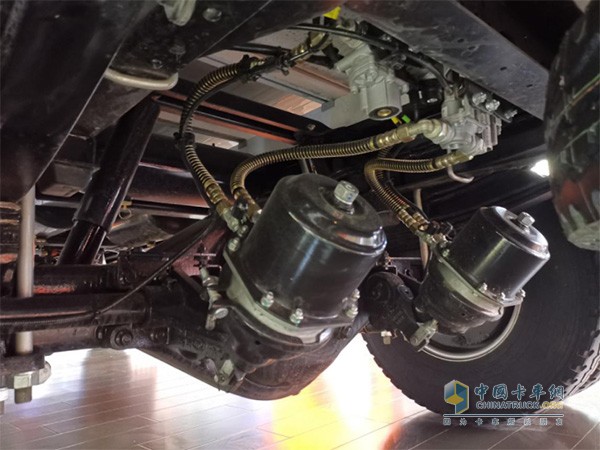 斷氣剎后橋，3+2片簧懸架