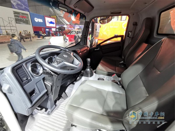 “客廳式”設(shè)計(jì)，標(biāo)配真皮座椅，質(zhì)感優(yōu)