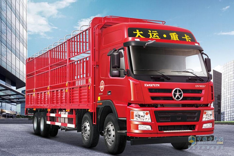 大運(yùn) 新N8E 輕量化 310馬力 8X4 9.6米倉柵式載貨車(153前橋)(CGC5310CCYD5DDHD)