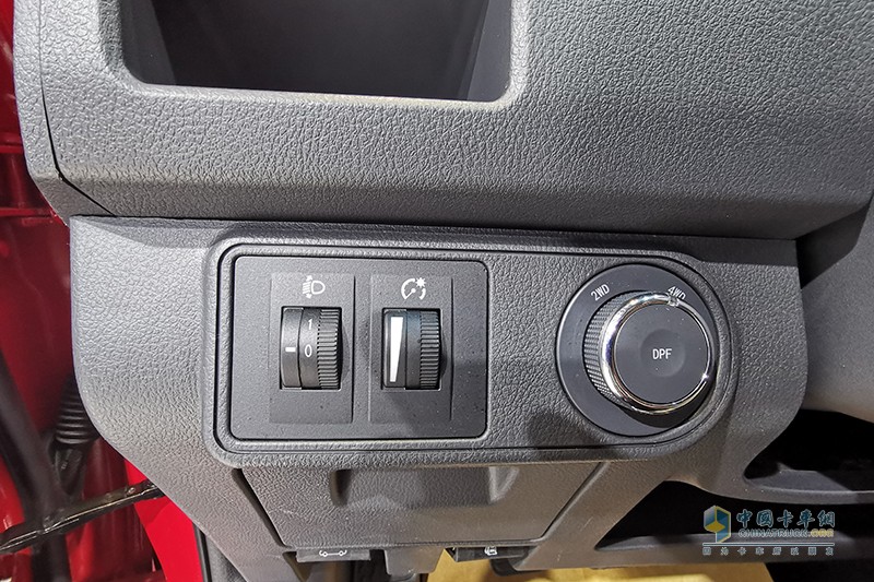 慶鈴汽車 TAGA 4×2 皮卡 運動版