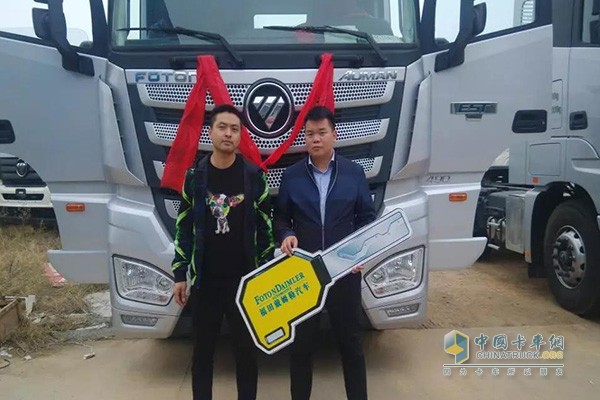 新買歐曼EST超級重卡的徐師傅