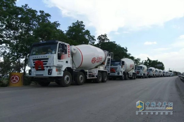 紅巖杰獅混凝土攪拌車采用的上汽動力E系列天然氣發(fā)動機(jī)