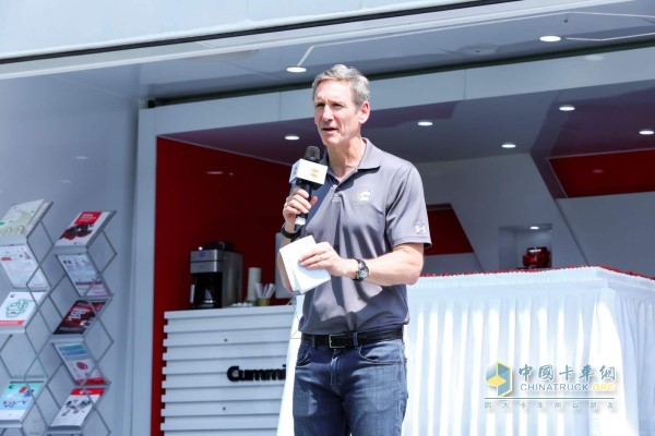 康明斯董事長(zhǎng)兼首席執(zhí)行官蘭博文開場(chǎng)致辭