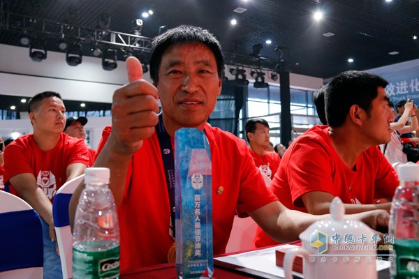 歐曼百萬公里無大修對(duì)申新貫來說是運(yùn)輸生涯中新的里程碑時(shí)刻