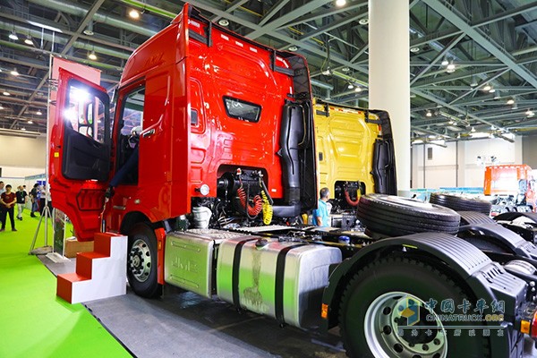 江鈴?fù)圚V5重卡