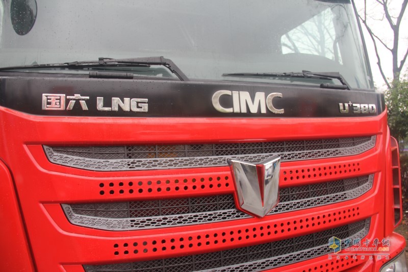 中集聯(lián)合 U＋360馬力 6×4LNG牽引車(chē) 