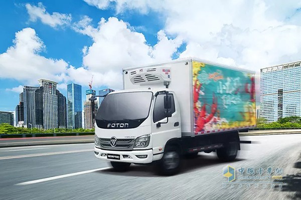 運(yùn)送小龍蝦的福田時(shí)代冷藏車