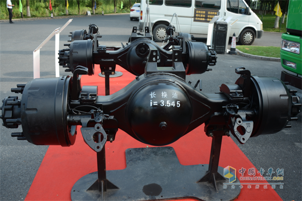 在2019年中商務大會現場，華菱星馬展出了3款漢馬車橋