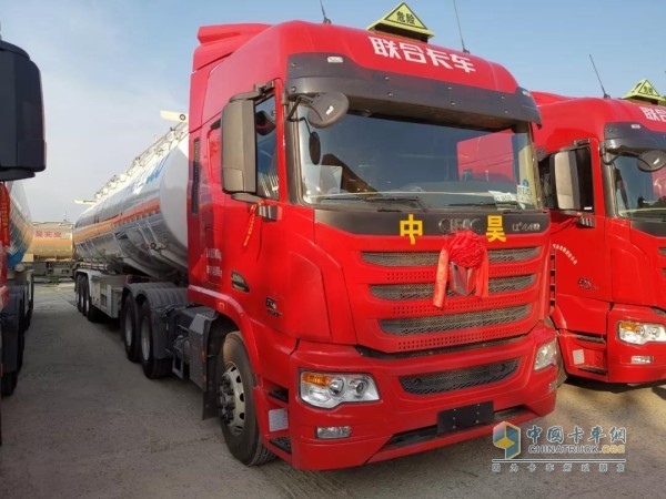 中集聯(lián)合卡車U+牽引車