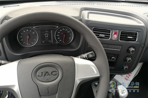 無論什么路況，吳杰覺得開江淮轎卡X5很輕松