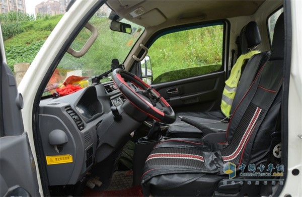 小楊說(shuō)，開(kāi)飛碟締途DX，有一種煥然一新的感覺(jué)，開(kāi)著很輕松