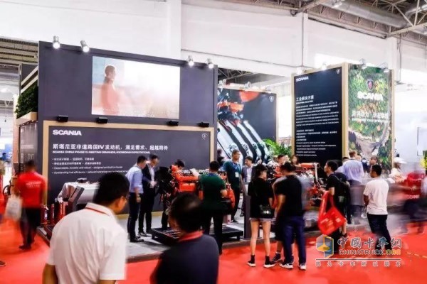 斯堪尼亞工業(yè)動(dòng)力解決方案吸引參觀者駐足、圍觀