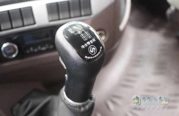 乘龍H5快運房車搭配法士特8檔變速箱