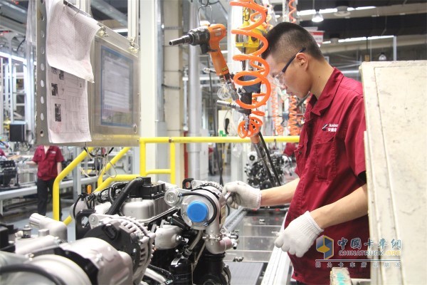 在設(shè)備和智能化系統(tǒng)的保障下，產(chǎn)品的質(zhì)量很大程度還是掌握在一線員工手上