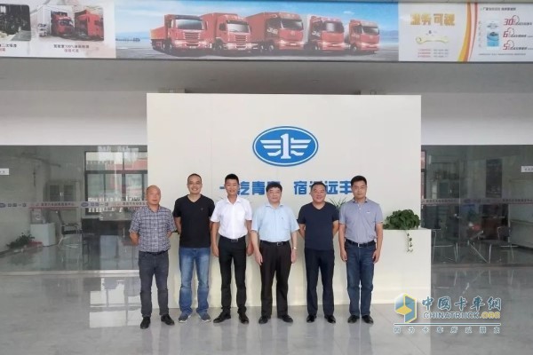 與青汽經(jīng)銷(xiāo)商合影