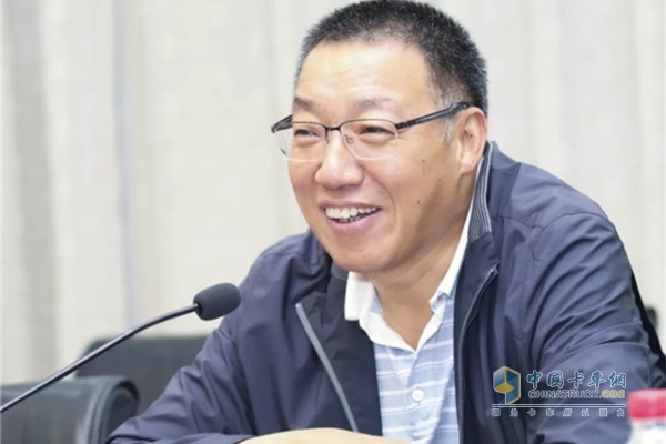 解放事業(yè)部總經(jīng)理助理，發(fā)動(dòng)機(jī)事業(yè)部黨委書記、總經(jīng)理錢恒榮