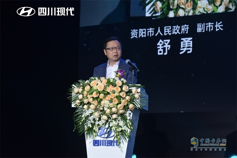 “展泓圖，創(chuàng)新篇”，四川現(xiàn)代發(fā)布泓圖系列輕卡