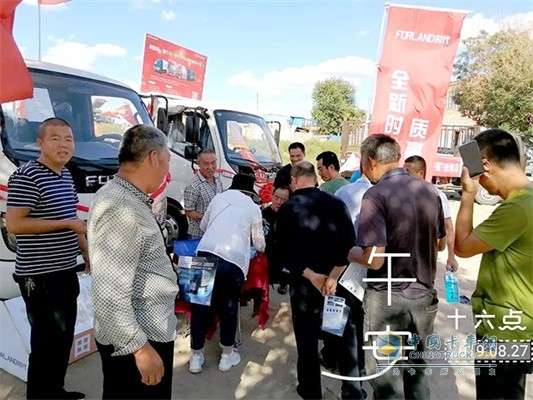 領(lǐng)航輕卡“百城千園”定展活動現(xiàn)場