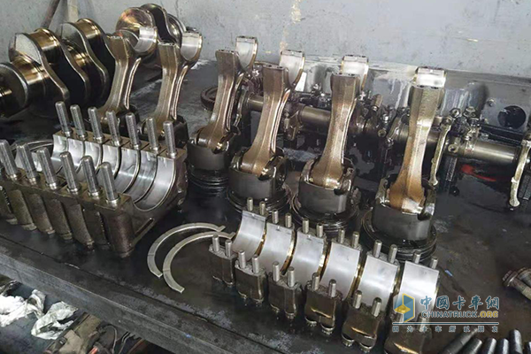 拆解后,零部件展示(部分)