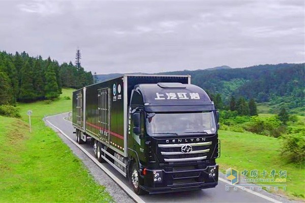 紅巖中置軸貨運(yùn)列車(chē)