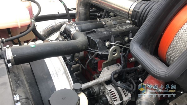 江淮格爾發(fā)長頭車V7配裝的康明斯510發(fā)動機