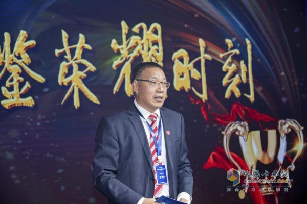 一汽解放公司總經(jīng)理助理，發(fā)動機事業(yè)部黨委書記、總經(jīng)理錢恒榮