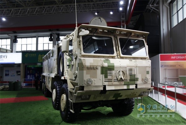 北奔鎧甲8×8防護型運輸車