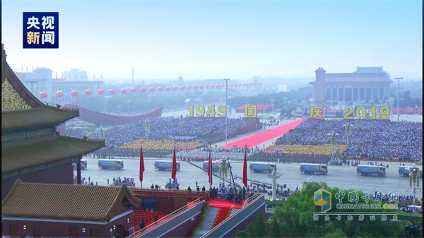 比亞迪新T8純電動洗掃車服務(wù)新中國70華誕盛典