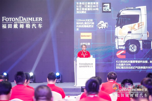 國(guó)家盛世之后歐曼再送兩重喜  歐曼國(guó)典版重卡等你購(gòu)、萬(wàn)元節(jié)油基金等你拿