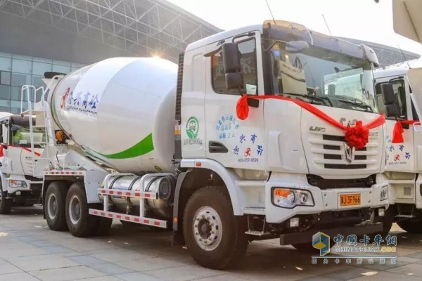 中集聯(lián)合卡車(chē)LNG U系攪拌車(chē)