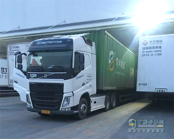 劉守進(jìn)駕駛的沃爾沃卡車(chē)