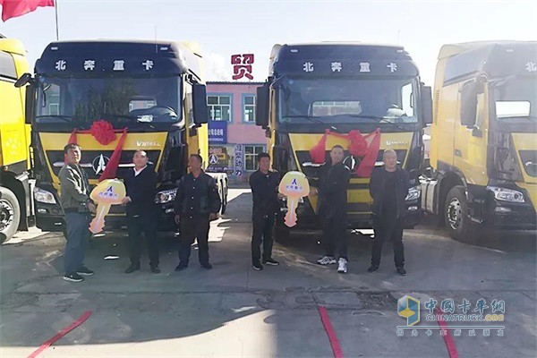 北奔新產(chǎn)品V3ET精英版交車(chē)儀式活動(dòng)交接金鑰匙