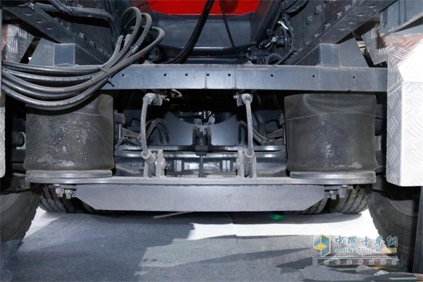 奔馳第五軸氣囊橋布置，帶隨動(dòng)轉(zhuǎn)向